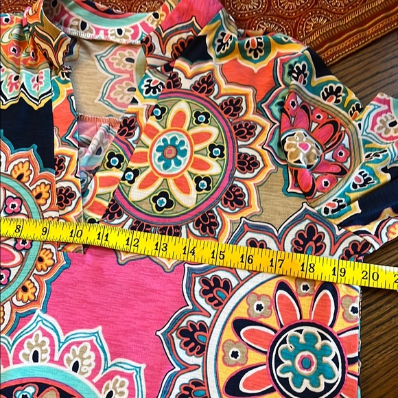 Graphic Relaxed Blouse with Mandarin Collar - Picture 6 of 6